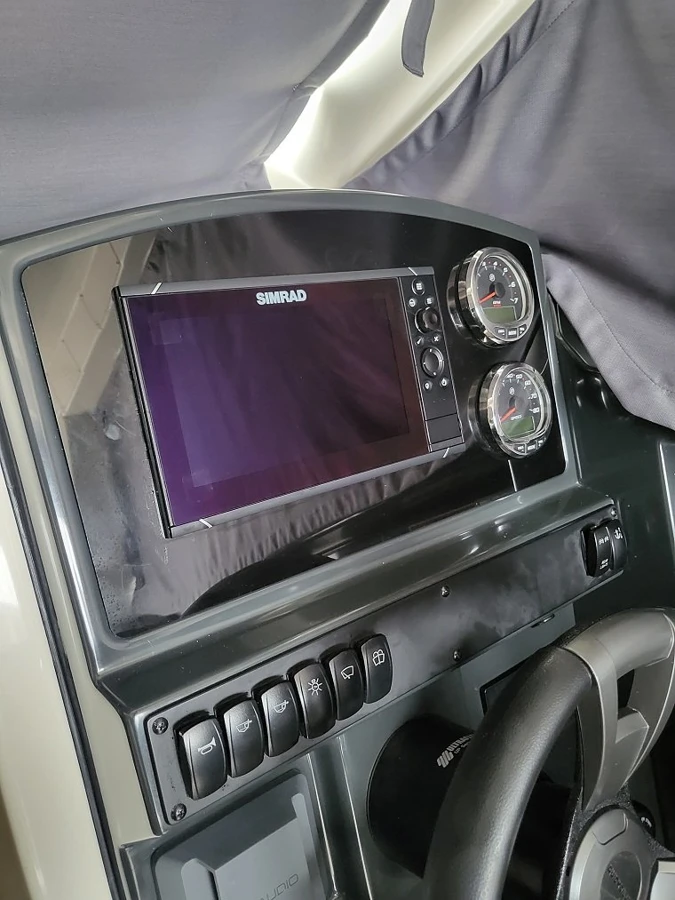QUICKSILVER ACTIV 675 WEEKEND+ MERCURY F 200 XL — photo 6