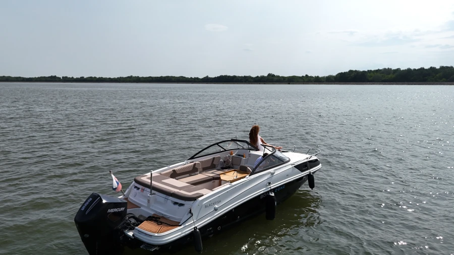 Bayliner VR6 Cuddy 2023 + Brenderup 2500 — photo 3