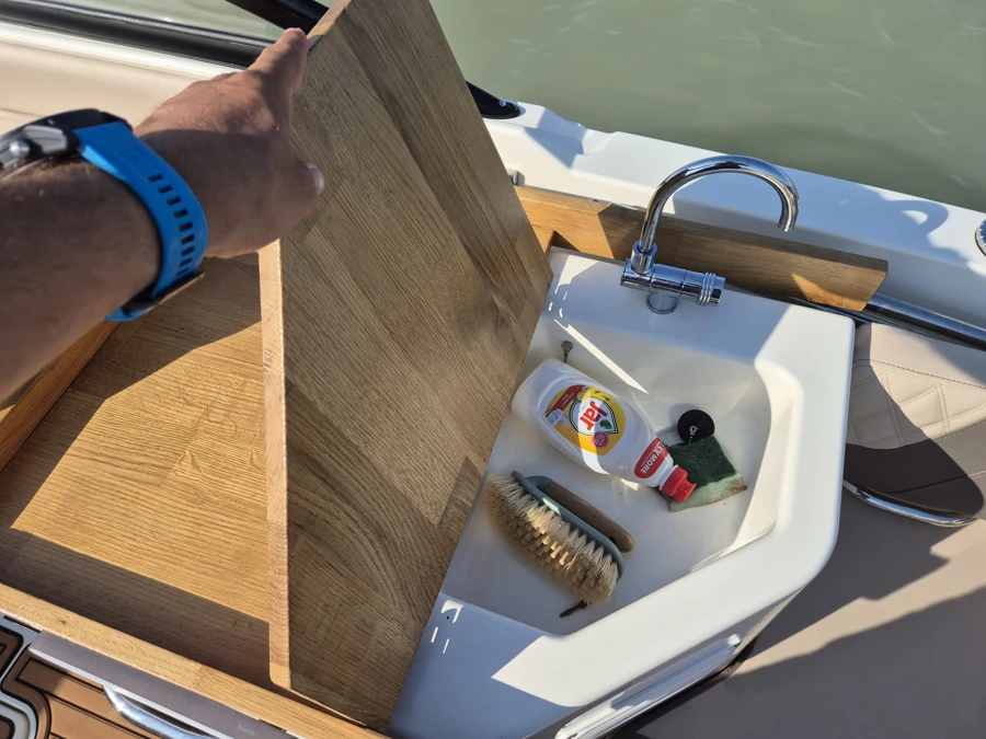 Bayliner VR6 Cuddy 2023 + Brenderup 2500 — photo 16
