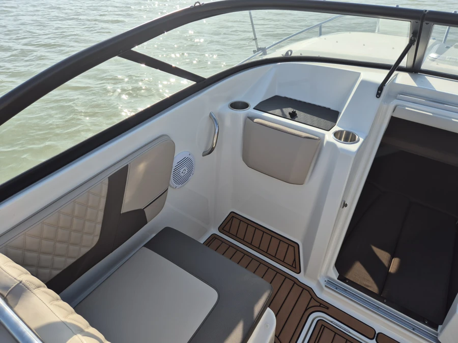 Bayliner VR6 Cuddy 2023 + Brenderup 2500 — photo 12