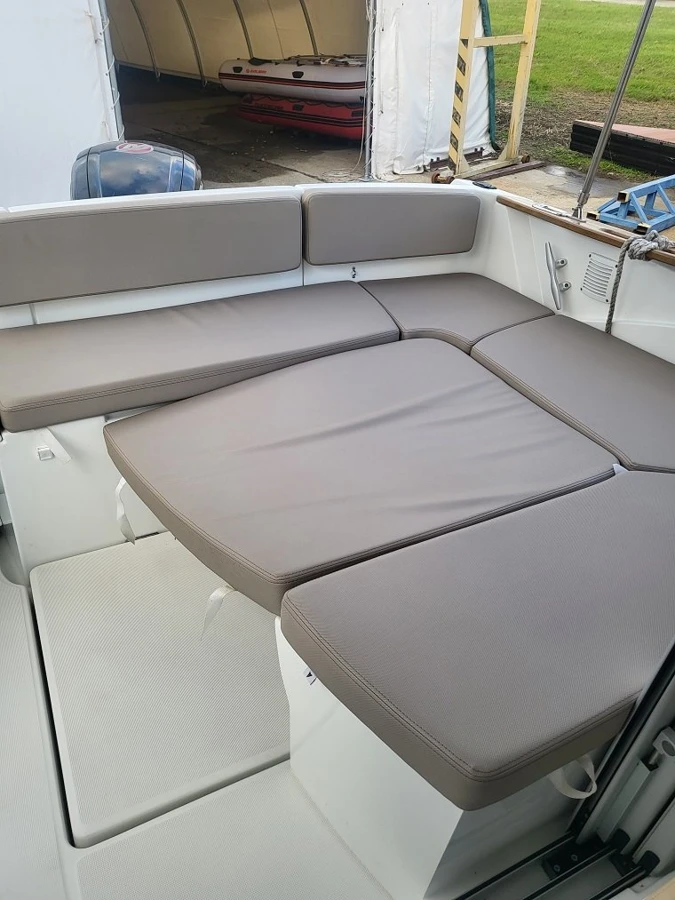 BENETAU ANTARES 6.8 — photo 12