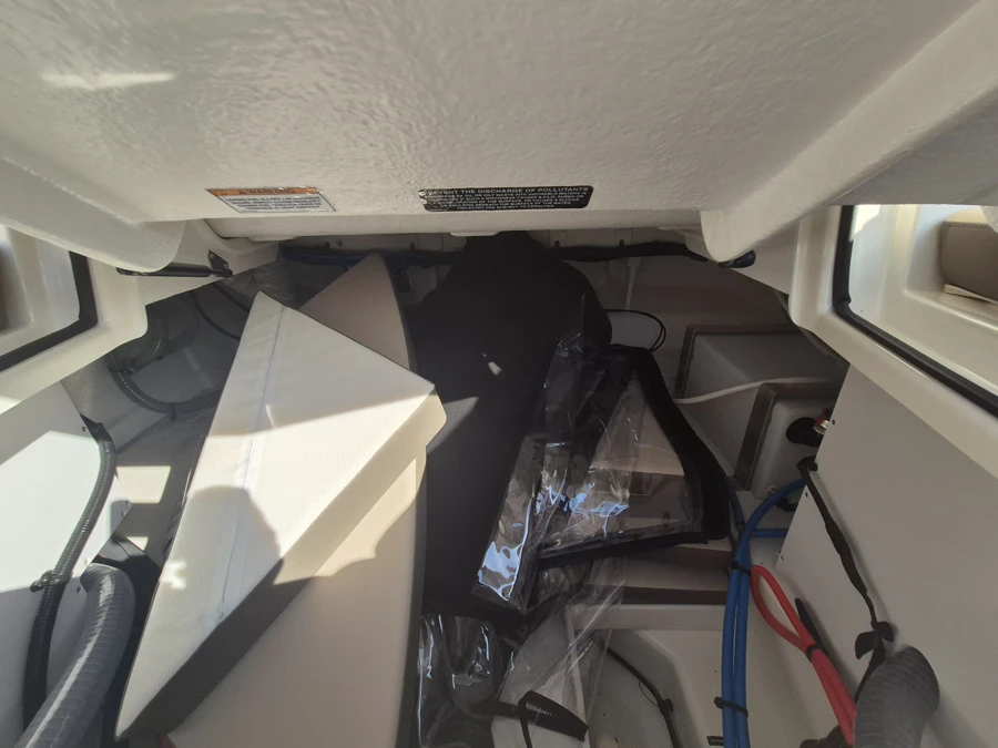 Bayliner VR6 Cuddy 2023 + Brenderup 2500 — photo 18