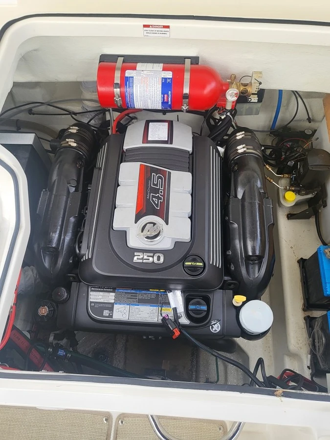 BAYLINER 742 CUDDY — photo 10