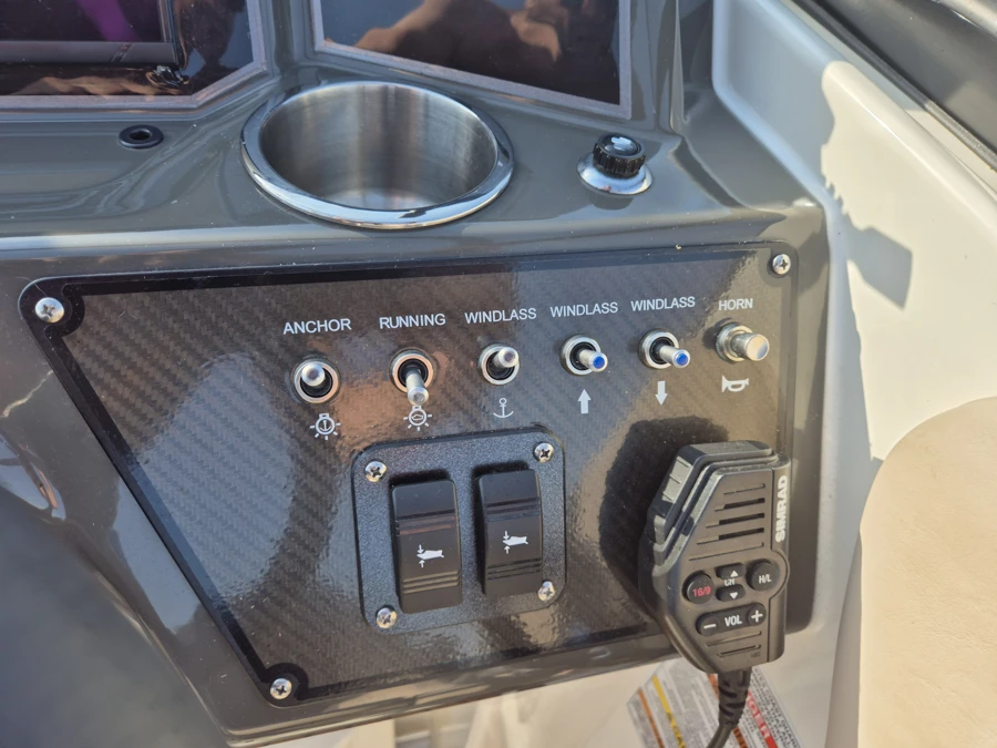 Bayliner VR6 Cuddy 2023 + Brenderup 2500 — photo 10