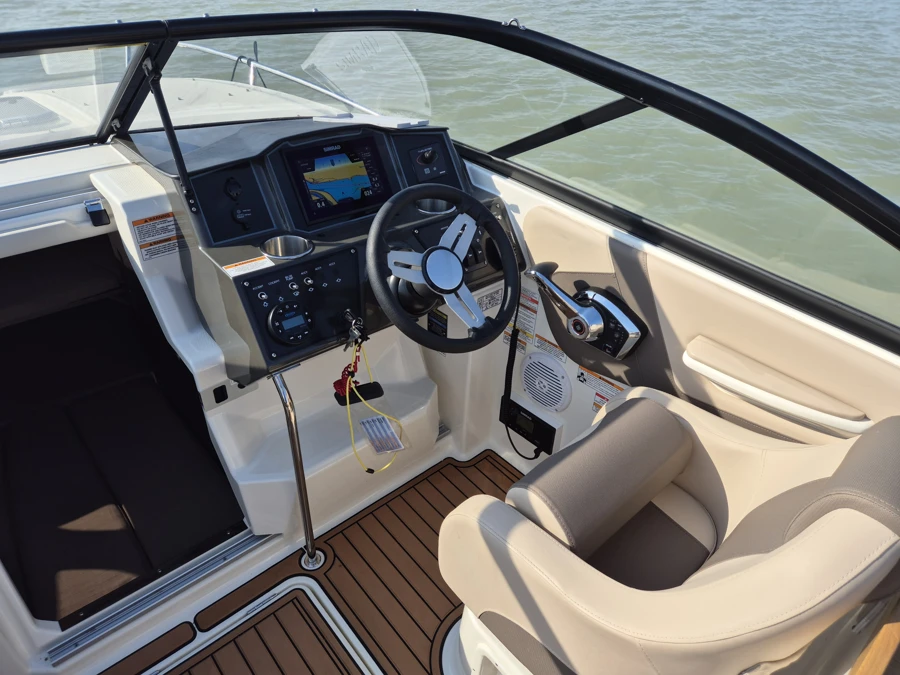 Bayliner VR6 Cuddy 2023 + Brenderup 2500 — photo 13