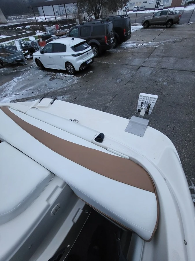 BAYLINER CAPRI 212 — photo 14