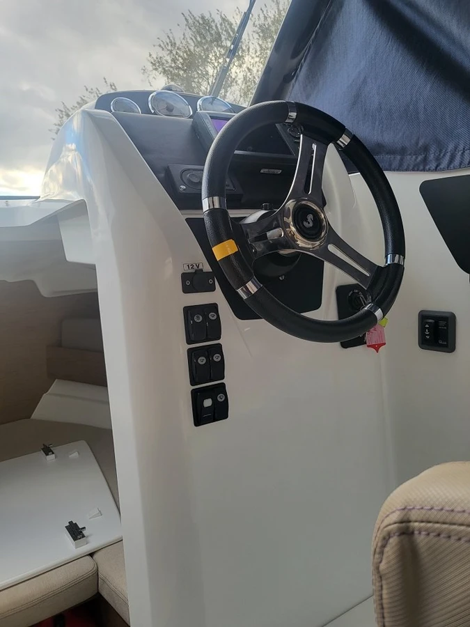 BENETAU ANTARES 6.8 — photo 10