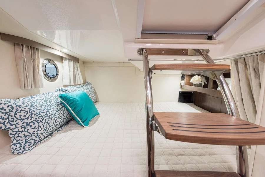 Regal 28 Express — photo 2