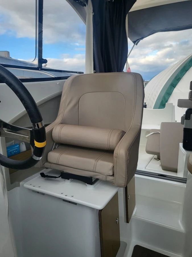 BENETAU ANTARES 6.8 — photo 18