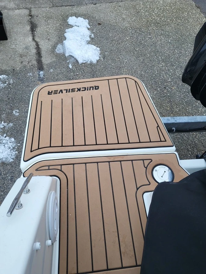 QUICKSILVER ACTIV 675 WEEKEND+ MERCURY F 200 XL — photo 13