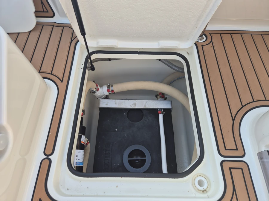 Bayliner VR6 Cuddy 2023 + Brenderup 2500 — photo 27