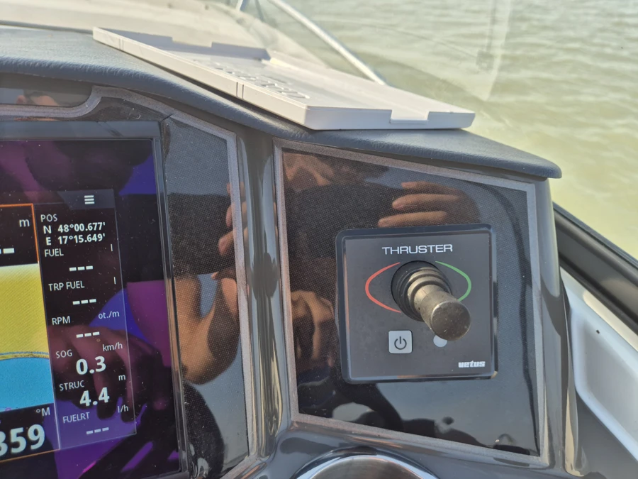 Bayliner VR6 Cuddy 2023 + Brenderup 2500 — photo 9