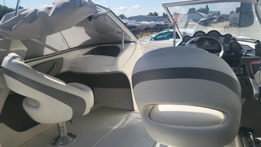 BAYLINER 215 — photo 16