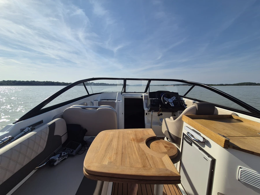 Bayliner VR6 Cuddy 2023 + Brenderup 2500 — photo 22