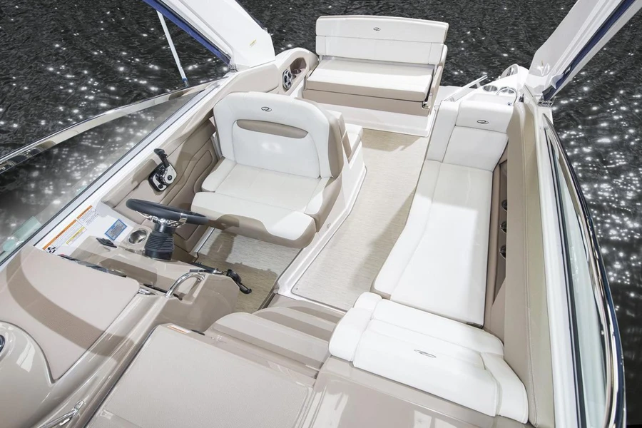 Regal 28 Express — photo 3