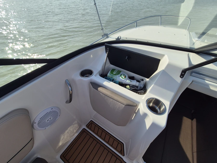 Bayliner VR6 Cuddy 2023 + Brenderup 2500 — photo 23