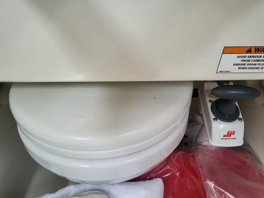BAYLINER 742 CUDDY — photo 12
