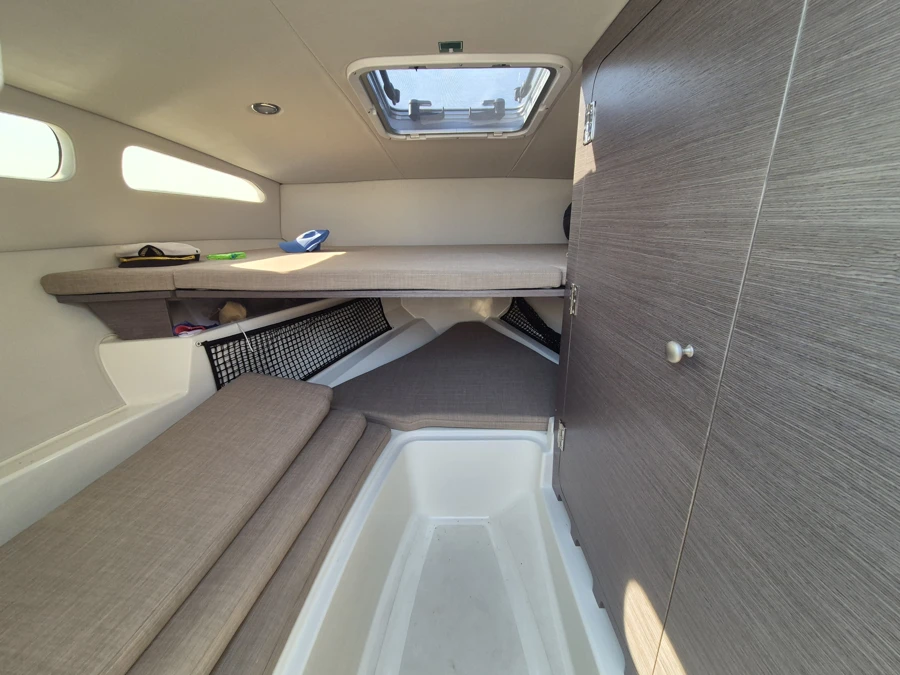 Bayliner VR6 Cuddy 2023 + Brenderup 2500 — photo 25