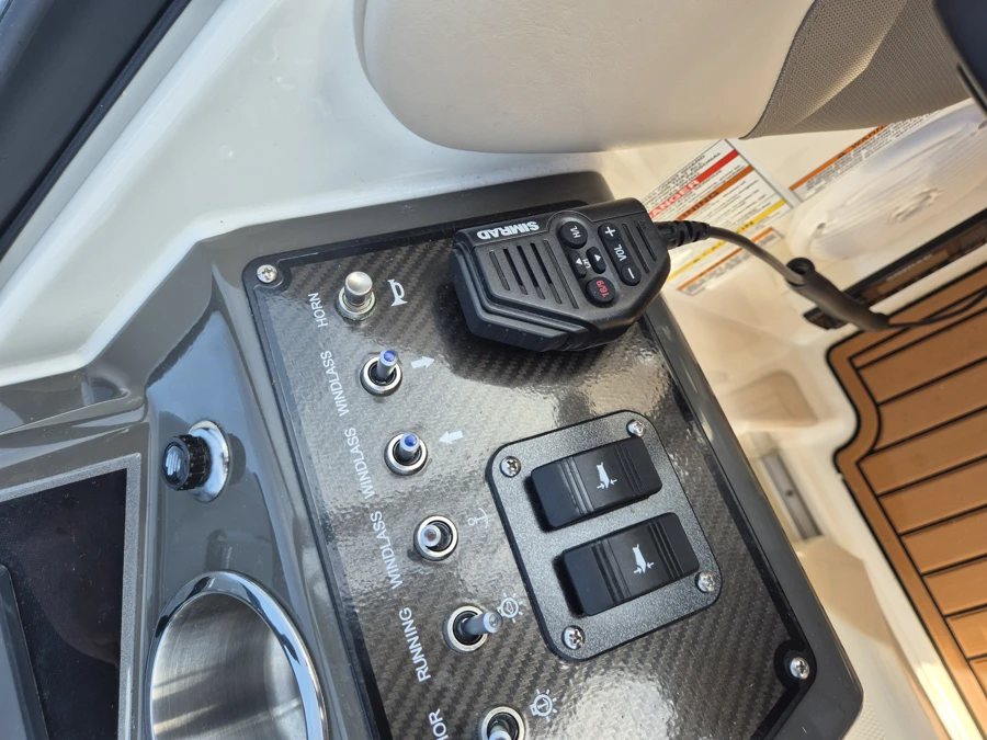 Bayliner VR6 Cuddy 2023 + Brenderup 2500 — photo 32