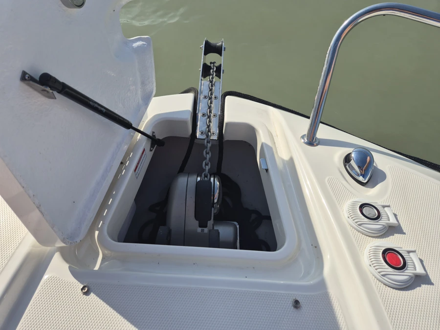 Bayliner VR6 Cuddy 2023 + Brenderup 2500 — photo 30