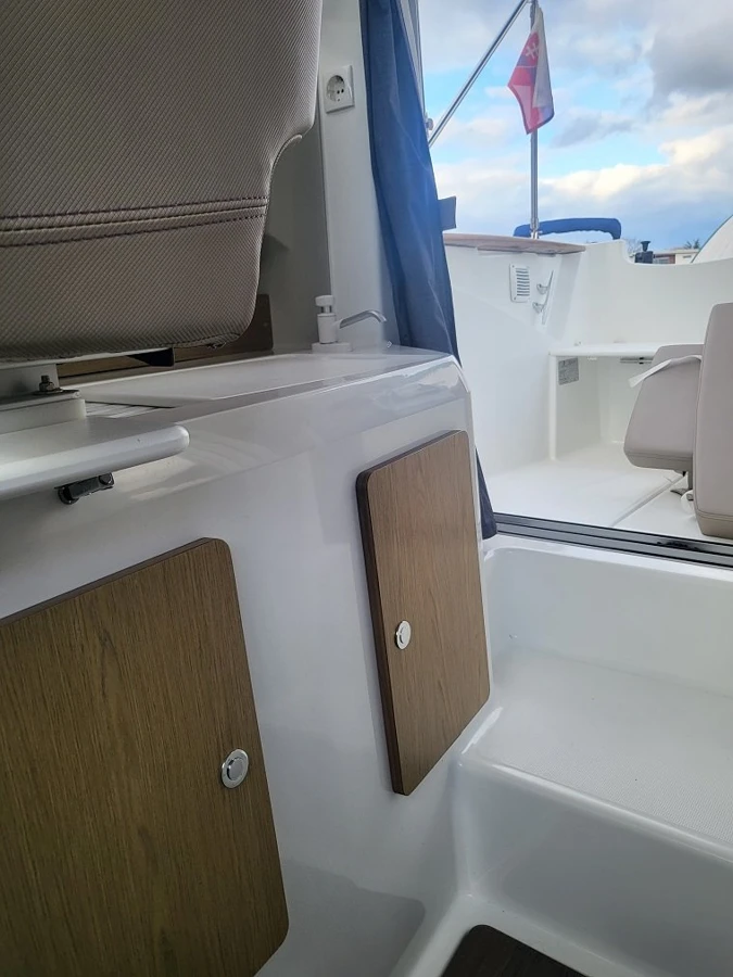 BENETAU ANTARES 6.8 — photo 23