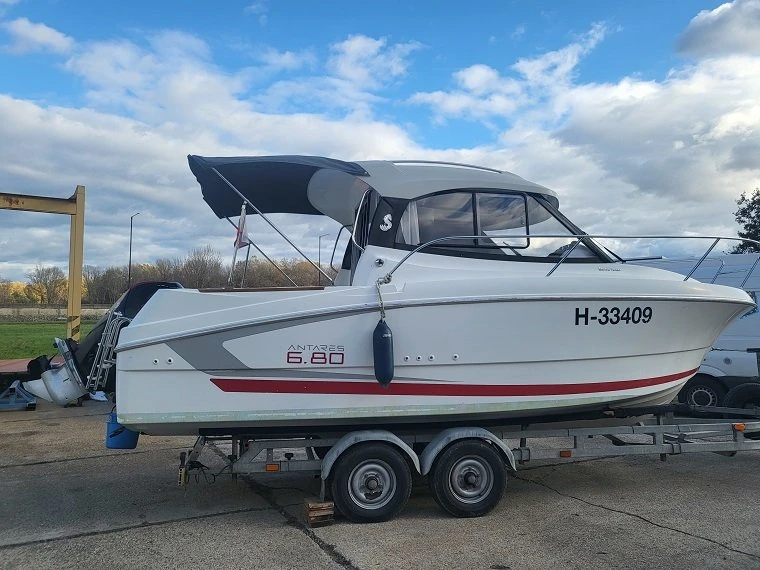 BENETAU ANTARES 6.8